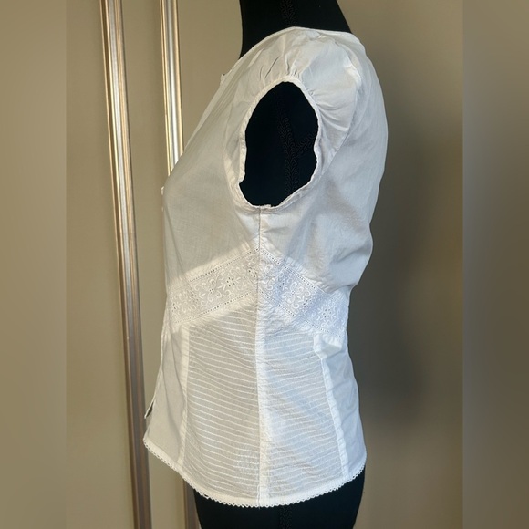 Tommy Hilfiger Women’s White Eyelet Button Front Blouse Size 6 - Picture 3 of 7